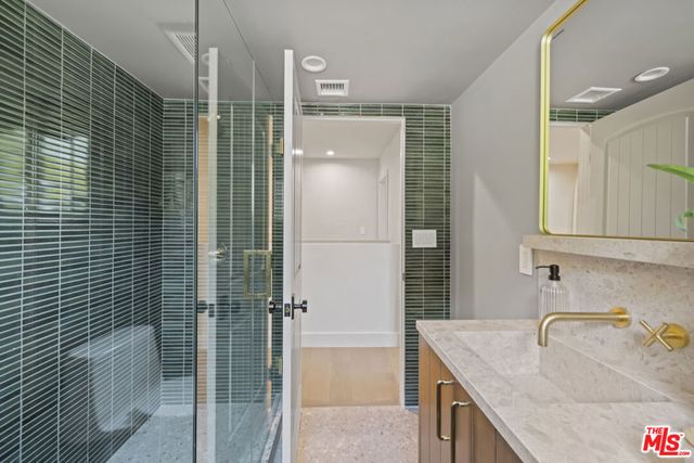 11268 Dona Lola Drive, Studio City, CA 91604