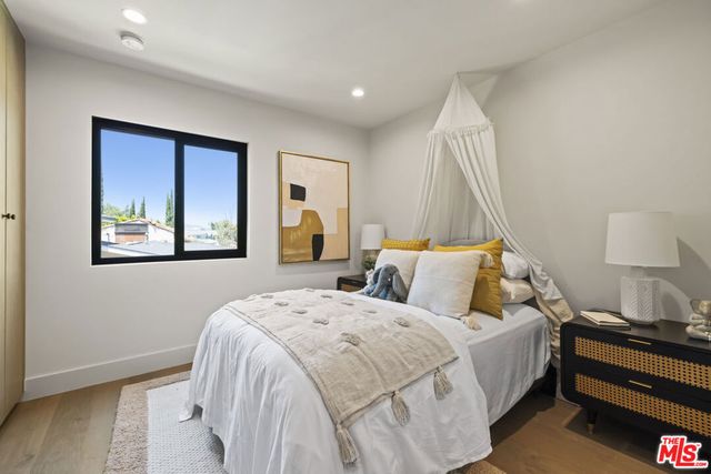 11268 Dona Lola Drive, Studio City, CA 91604