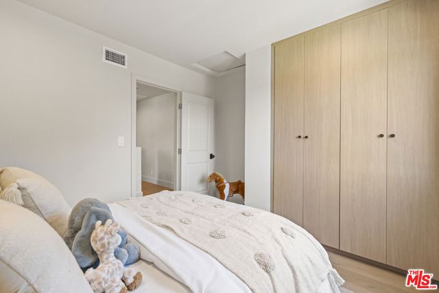 11268 Dona Lola Drive, Studio City, CA 91604