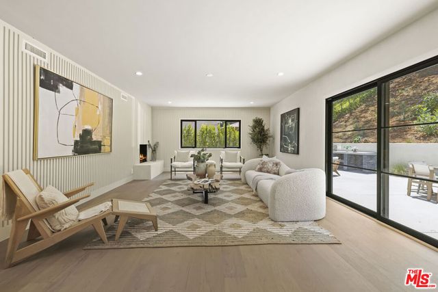 11268 Dona Lola Drive, Studio City, CA 91604