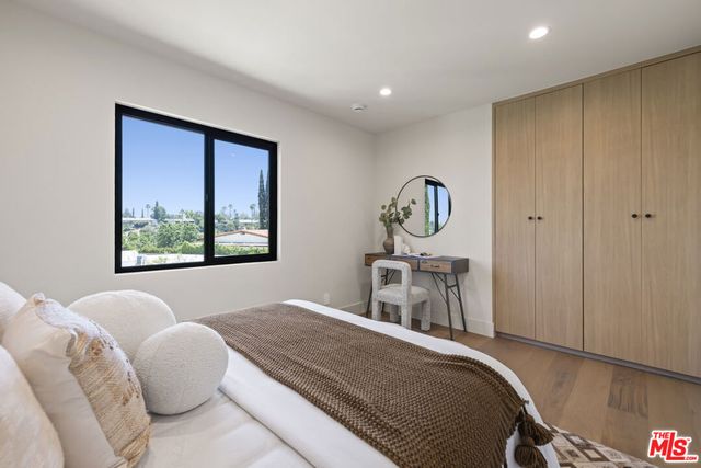 11268 Dona Lola Drive, Studio City, CA 91604