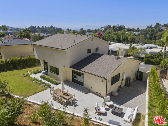11268 Dona Lola Drive, Studio City, CA 91604