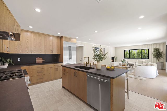 11268 Dona Lola Drive, Studio City, CA 91604