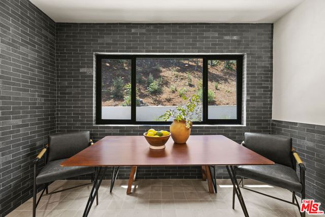 11268 Dona Lola Drive, Studio City, CA 91604