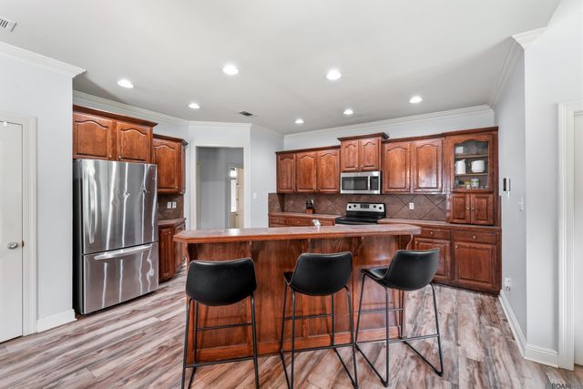 12292 Dutchtown Villa Dr, Geismar, LA 70734