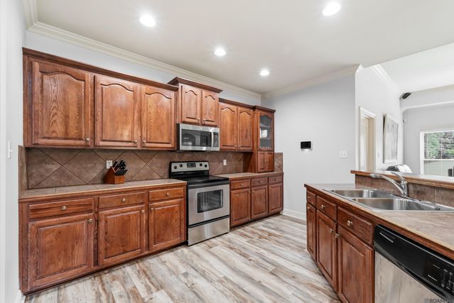 12292 Dutchtown Villa Dr, Geismar, LA 70734