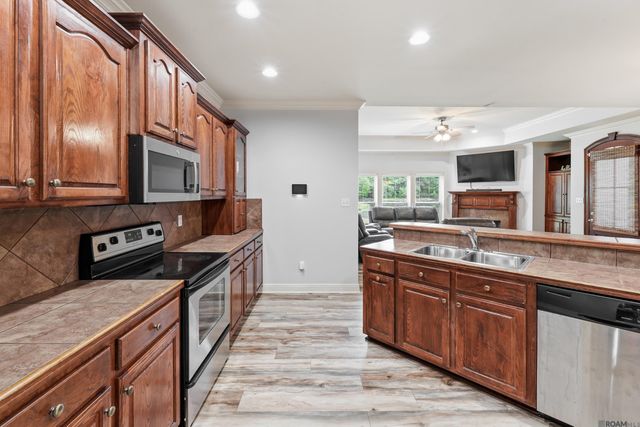12292 Dutchtown Villa Dr, Geismar, LA 70734