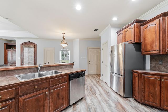 12292 Dutchtown Villa Dr, Geismar, LA 70734