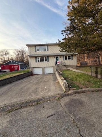 28 Carr St, Pompton Lakes Boro, NJ 07442