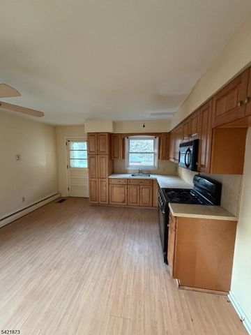 28 Carr St, Pompton Lakes Boro, NJ 07442