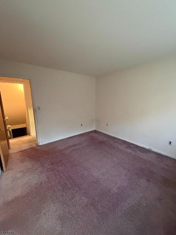 28 Carr St, Pompton Lakes Boro, NJ 07442