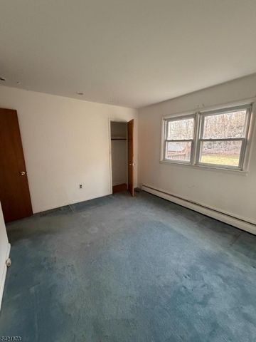 28 Carr St, Pompton Lakes Boro, NJ 07442