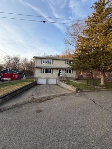 28 Carr St, Pompton Lakes Boro, NJ 07442