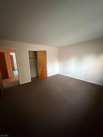 28 Carr St, Pompton Lakes Boro, NJ 07442