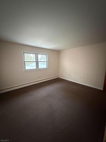 28 Carr St, Pompton Lakes Boro, NJ 07442