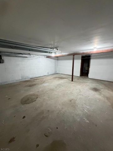 28 Carr St, Pompton Lakes Boro, NJ 07442