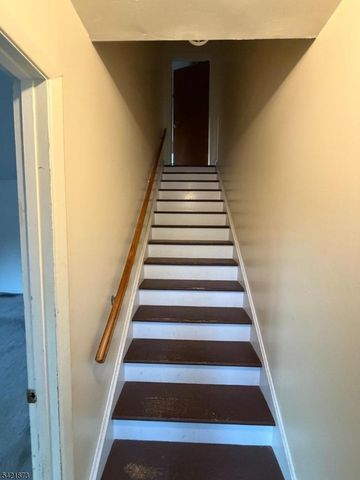 28 Carr St, Pompton Lakes Boro, NJ 07442