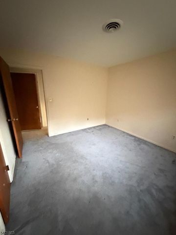 28 Carr St, Pompton Lakes Boro, NJ 07442