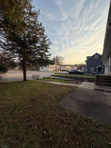 28 Carr St, Pompton Lakes Boro, NJ 07442