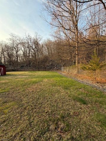 28 Carr St, Pompton Lakes Boro, NJ 07442