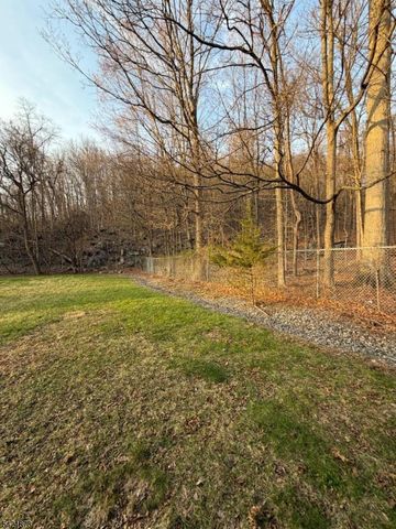 28 Carr St, Pompton Lakes Boro, NJ 07442
