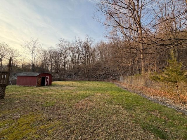 28 Carr St, Pompton Lakes Boro, NJ 07442