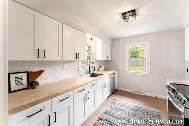 4300 Fuller Avenue, Grand Rapids, MI 49508
