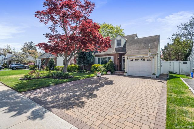 638 Lakeview Avenue, Rockville Centre, NY 11570