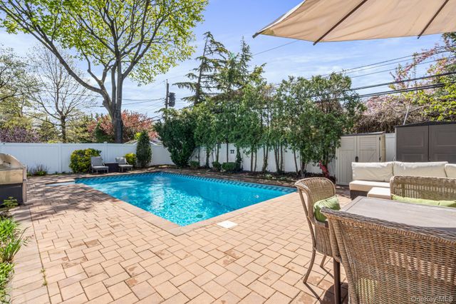 638 Lakeview Avenue, Rockville Centre, NY 11570