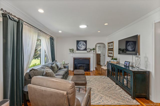 638 Lakeview Avenue, Rockville Centre, NY 11570