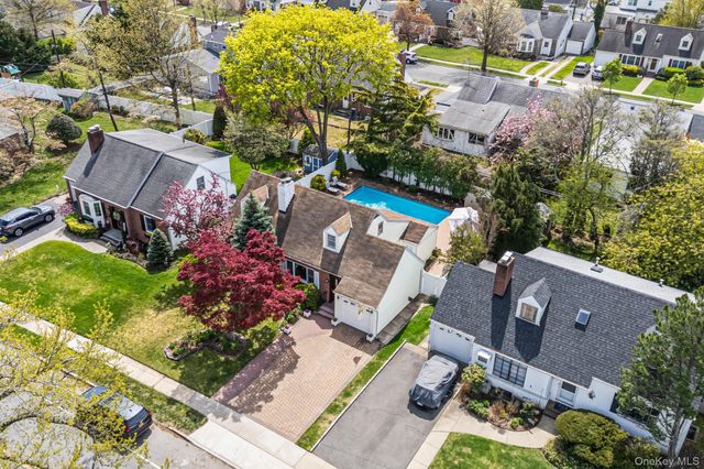 638 Lakeview Avenue, Rockville Centre, NY 11570