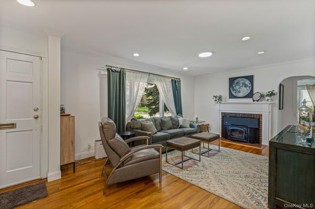 638 Lakeview Avenue, Rockville Centre, NY 11570
