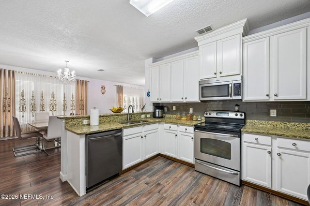 558 ROSERUSH Lane, Jacksonville, FL 32225