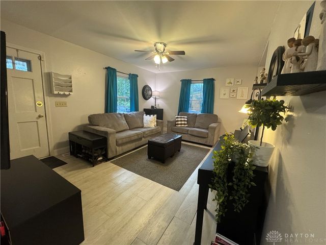 1828 N Sweetbriar Lane, Springfield, OH 45505