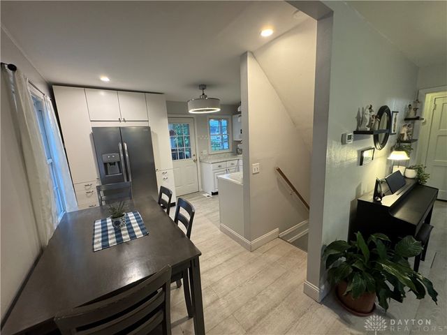 1828 N Sweetbriar Lane, Springfield, OH 45505