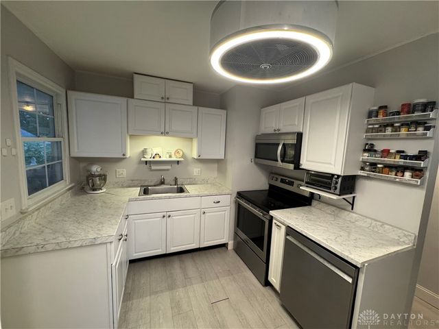 1828 N Sweetbriar Lane, Springfield, OH 45505