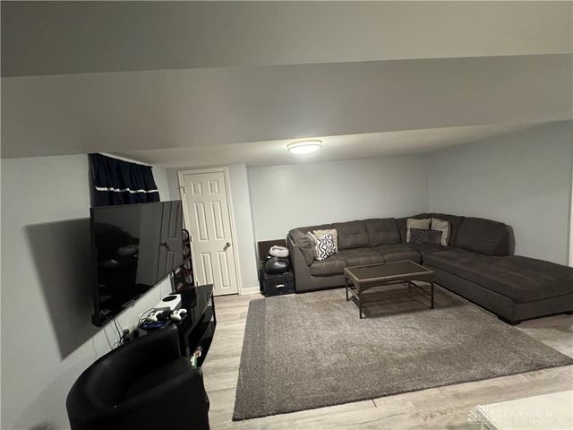 1828 N Sweetbriar Lane, Springfield, OH 45505