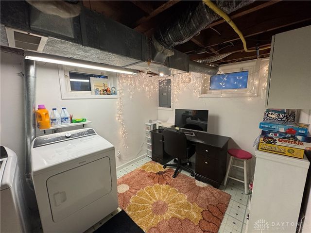 1828 N Sweetbriar Lane, Springfield, OH 45505
