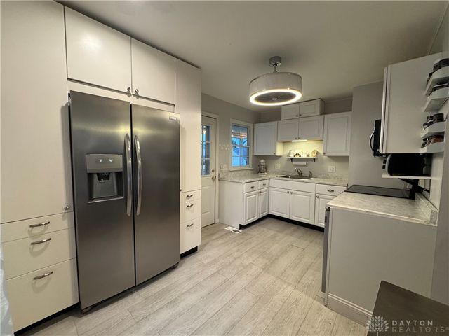 1828 N Sweetbriar Lane, Springfield, OH 45505
