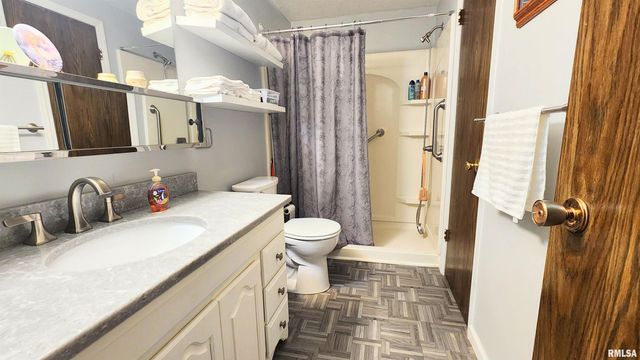 1360 Kimberly Ridge Rd Apt 111, Bettendorf, IA 52722