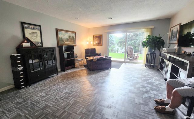 1360 Kimberly Ridge Rd Apt 111, Bettendorf, IA 52722