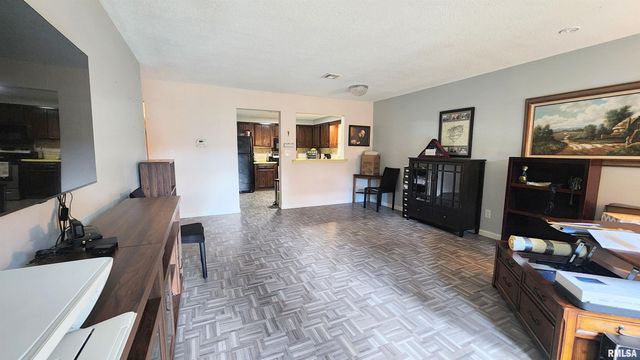 1360 Kimberly Ridge Rd Apt 111, Bettendorf, IA 52722