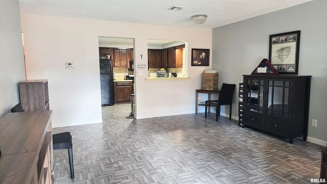1360 Kimberly Ridge Rd Apt 111, Bettendorf, IA 52722