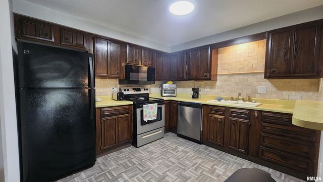 1360 Kimberly Ridge Rd Apt 111, Bettendorf, IA 52722