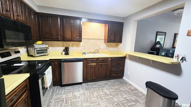 1360 Kimberly Ridge Rd Apt 111, Bettendorf, IA 52722