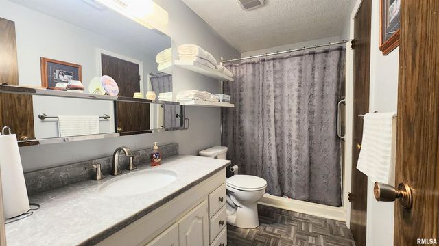 1360 Kimberly Ridge Rd Apt 111, Bettendorf, IA 52722