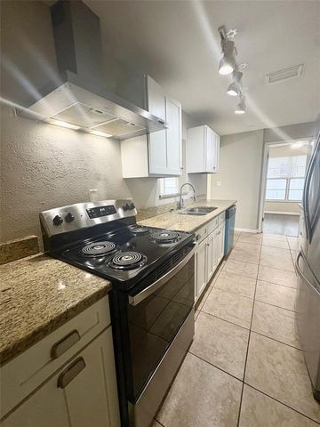 534 33RD AVENUE N, St Petersburg, FL 33704