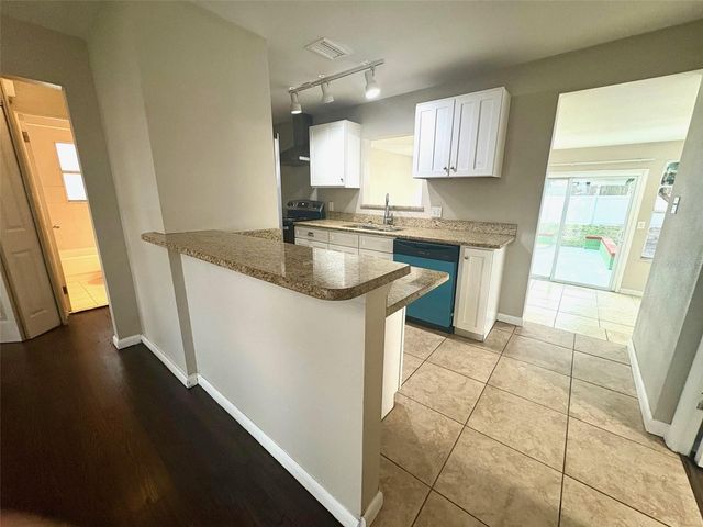 534 33RD AVENUE N, St Petersburg, FL 33704