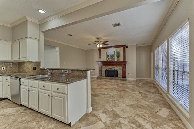 3 Amber Sky Place, The Woodlands, TX 77381