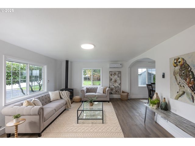 445 Sw MILL St, Sheridan, OR 97378